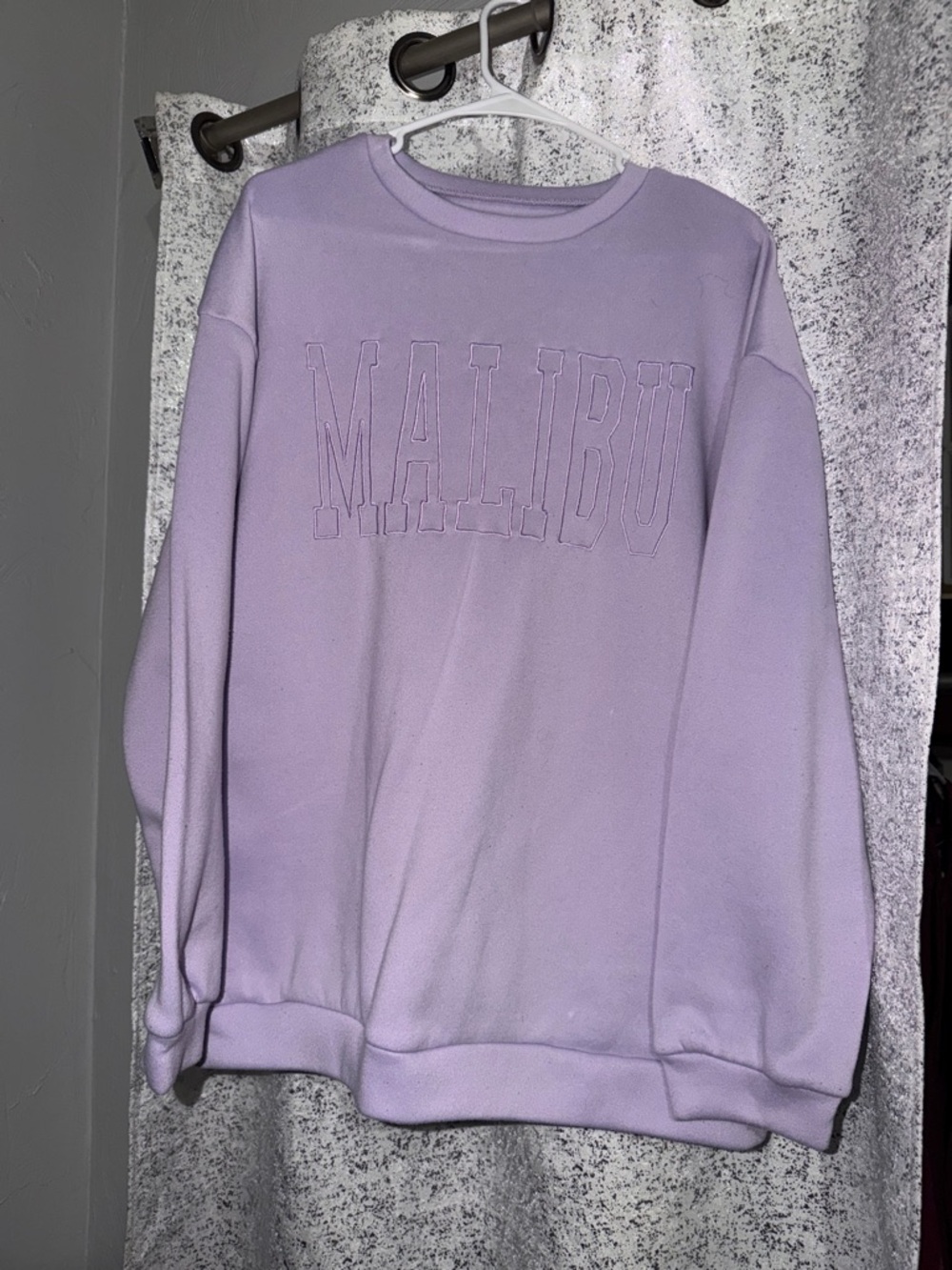 SHEIN Lavender Crewneck Sweatshirt with Tonal 'MALIBU' Embroidery